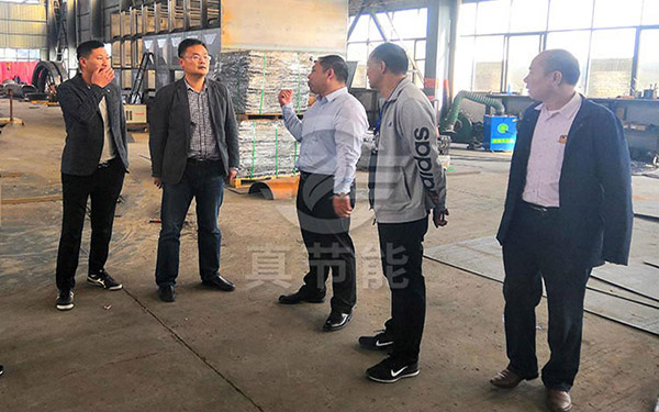 用戶到電鍍污泥干燥機(jī)廠家進(jìn)行參觀、考察