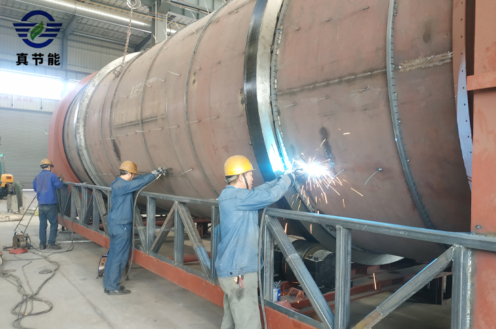 防止污泥干燥設(shè)備表面漆層脫落破損，采用防腐防銹的工藝技術(shù)焊接