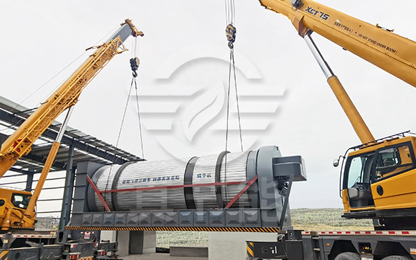 印染污泥干燥設(shè)備吊裝現(xiàn)場(chǎng) 印染污泥干燥設(shè)備吊裝現(xiàn)場(chǎng)